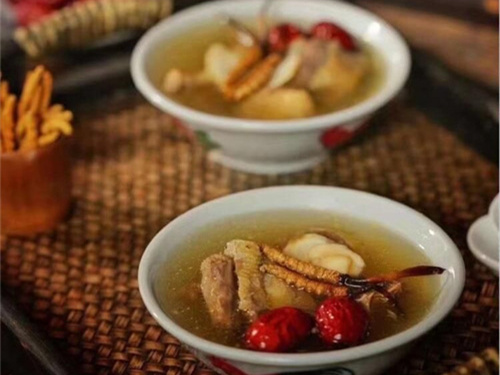 冬蟲夏草可以直接食用嗎？冬蟲夏草常用于燉煮